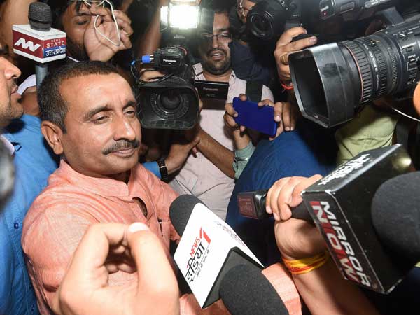 उन्नाव गैंगरेप: प्रमुख गवाह के शव को कब्र से निकालकर कराया जाएगा पोस्टमार्टम उन्नाव गैंगरेप: प्रमुख गवाह के शव को कब्र से निकालकर कराया जाएगा पोस्टमार्टम