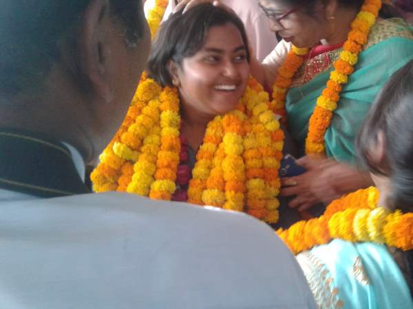 Allahabad bank will bear the cost of study of UP topper