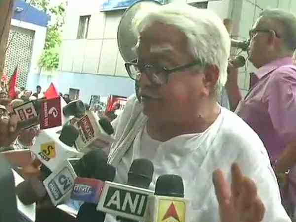 उत्पाती तत्व टीएमसी का झंडा लिए वोटरों को धमका रहे थे