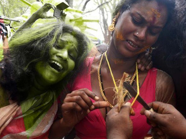 एक रात के लिए शादी करते हैं किन्नर