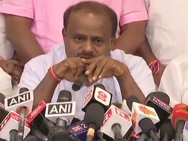 जेडीएस की बैठक से भी दो विधायक गायब