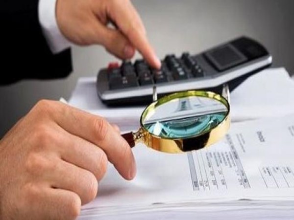 वीआईपी नंबर की मर्सिडीज कार समेत तीन लक्जरी कारें भी जब्त