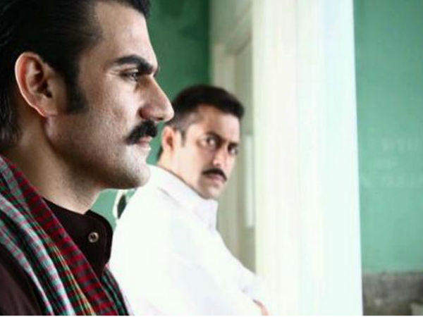 अरबाज को कर रहा था ब्लैकमेल 