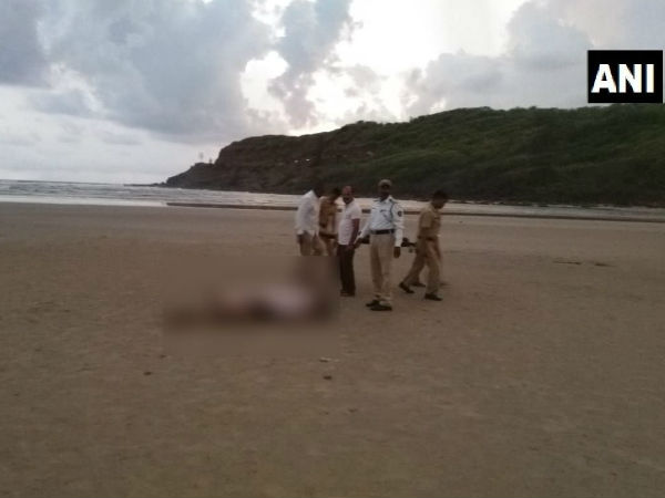 6 people die after drowning in a beach in Ratnagiri, Maharashtra. 6 people die after drowning in a beach in Ratnagiri, Maharashtra.