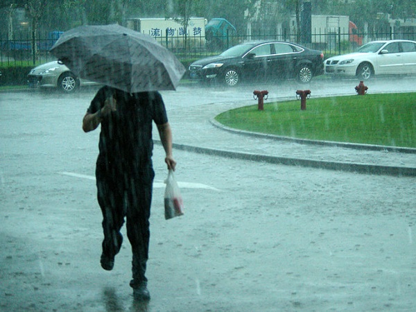 हो सकती है हल्की-फुल्की बारिश