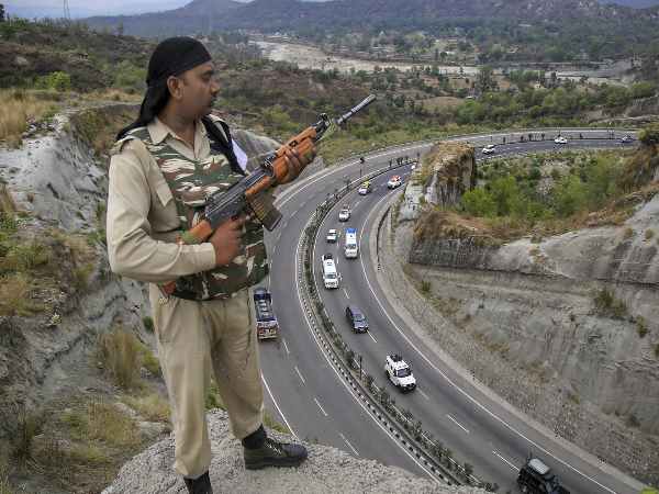 चप्पे-चप्पे पर नजर चप्पे-चप्पे पर नजर