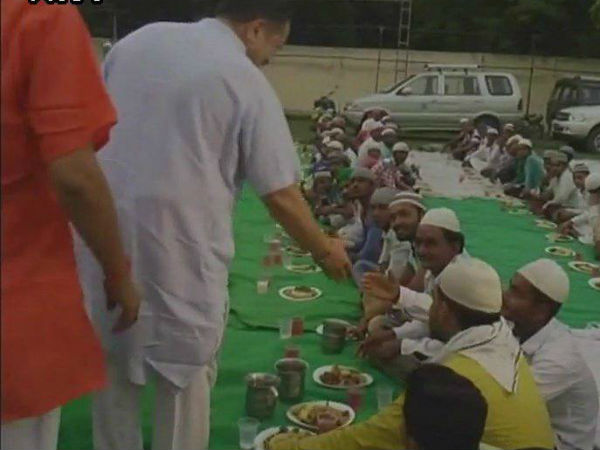 पार्टी में बुलाए गए हैं कई जाने-माने लोग