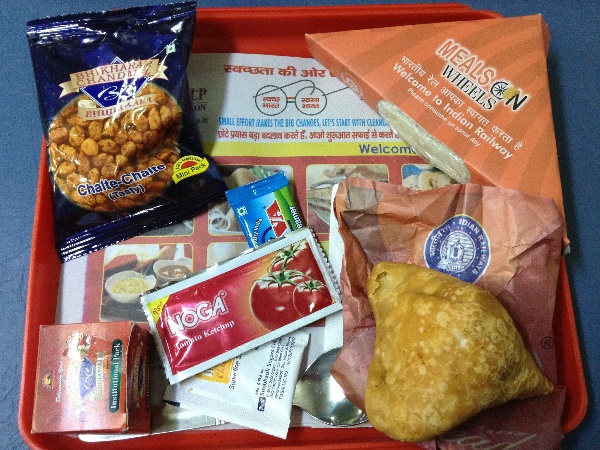 'रेलवे बोर्ड ने मेन्यू बदलने को कहा'