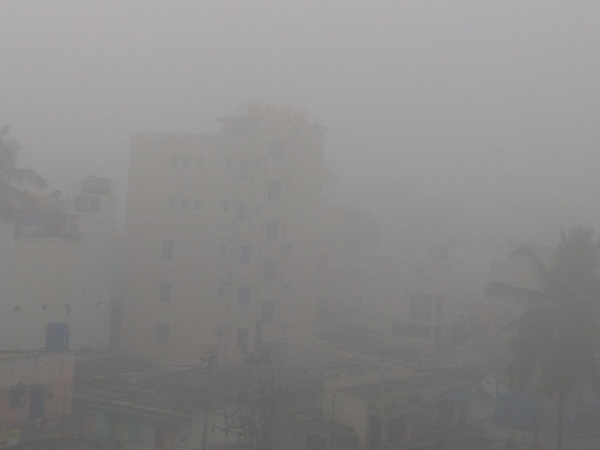 दिल्ली में प्रदूषण चरम स्तर पर 