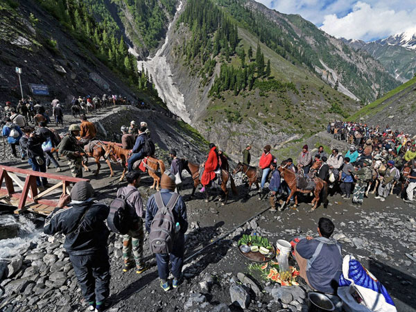 बहुत कठिन है ये यात्रा 