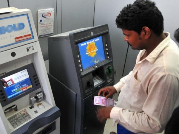 पुराने एप्लीकेशन पर काम कर रहे एटीएम पुराने एप्लीकेशन पर काम कर रहे एटीएम