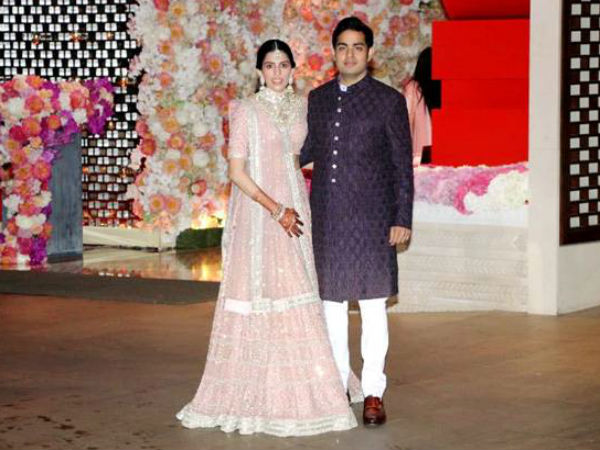 WATCH Priyanka Chopra and Nick Jonas arrive for Mukesh and Nita Ambanis son, Akash Ambanis engagement with Shloka Mehta, in Mumbai WATCH Priyanka Chopra and Nick Jonas arrive for Mukesh and Nita Ambanis son, Akash Ambanis engagement with Shloka Mehta, in Mumbai