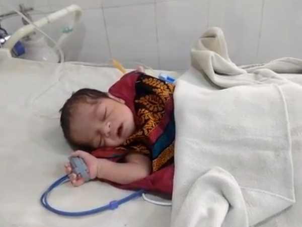 A mother left her daughter on the door of other in Muzaffarnagar