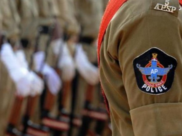 बेटियों को भेजा सुधार गृह