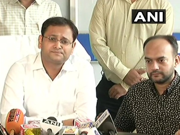 आरोपी अफसर का तबादला