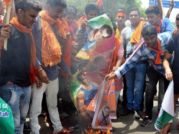 सलमान की पीटने वाले पर रखा 2 लाख का इनाम