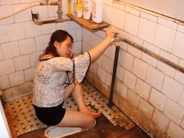 शराब के नशे में थीं महिला शराब के नशे में थीं महिला