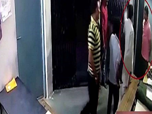 देवड़ा ने कॉन्स्टेबल को तीन तमाचे जड़ दिए