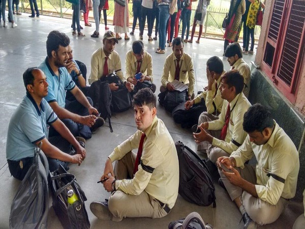 यात्रियों को झेलनी पड़ सकती है परेशानी