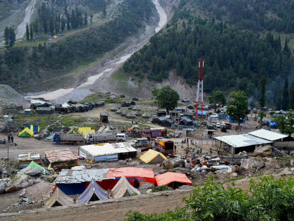 बिना सुरक्षा के आएं यात्री 