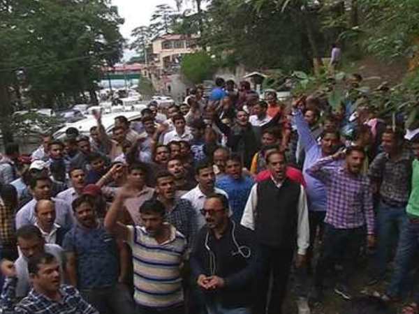 108 and 102 ambulance authorties goes on strike in Shimla 108 and 102 ambulance authorties goes on strike in Shimla