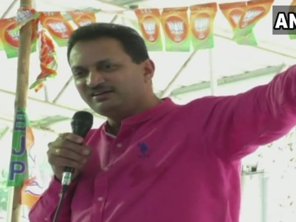 कर्नाटक में एक कार्यक्रम दौरान अनंत हेगड़े ने की टिप्पणी
