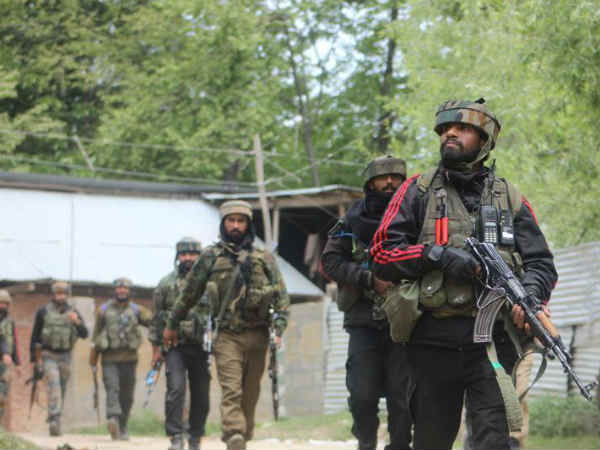 आतंकियों की ओर से तड़के हुई फायरिंग 