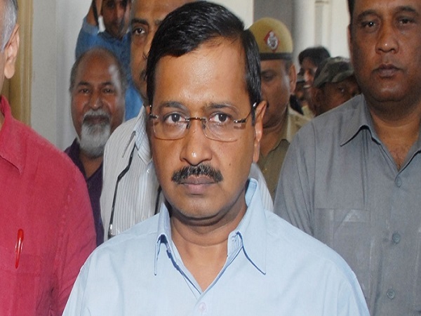 दिल्ली का सियासी पारा चढ़ा