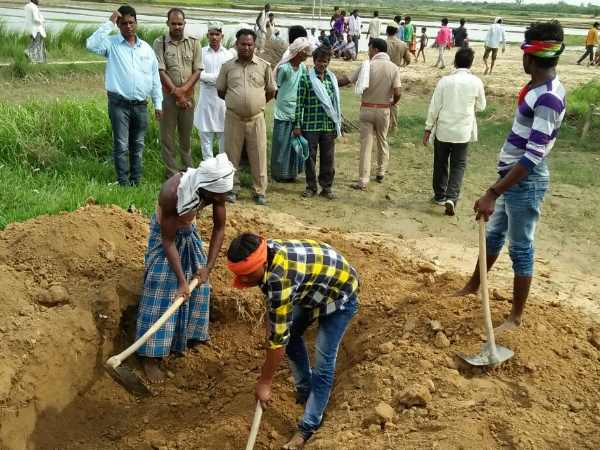 died body buried by the police in uttar pradesh dm sent to post-martem died body buried by the police in uttar pradesh dm sent to post-martem