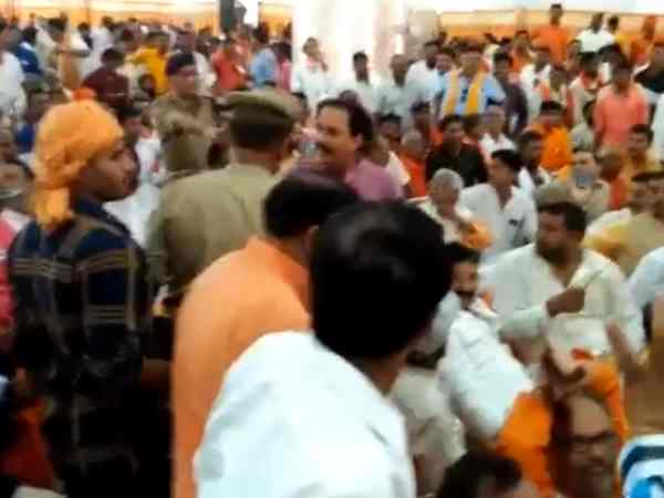 Water shortage in CM Yogi programme, BJP workers ruckus in Bhadohi Water shortage in CM Yogi programme, BJP workers ruckus in Bhadohi