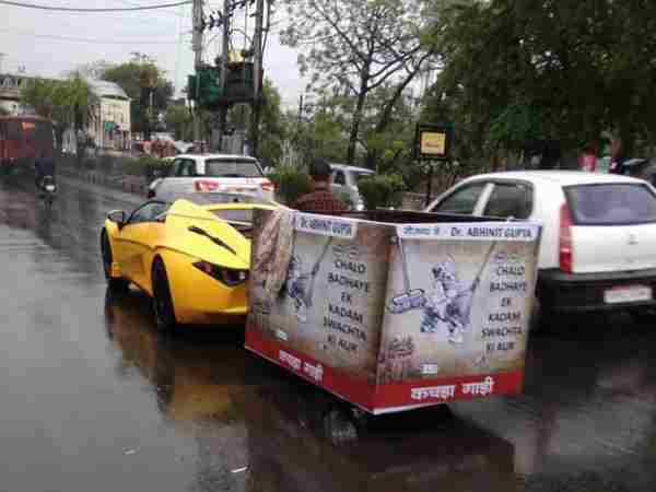 A man using his 70 lakhs car for dumping garbage