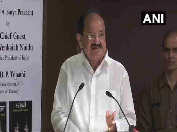 उपराष्ट्रपति वेंकैया नायडू ने भा कांग्रेस को कोसा