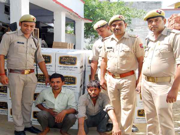 saharanpur police arrested 2 smugglers of liquor saharanpur police arrested 2 smugglers of liquor