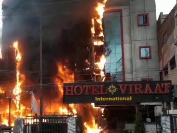 आग लगने की सूचना पर भाग गया होटल स्टाफ