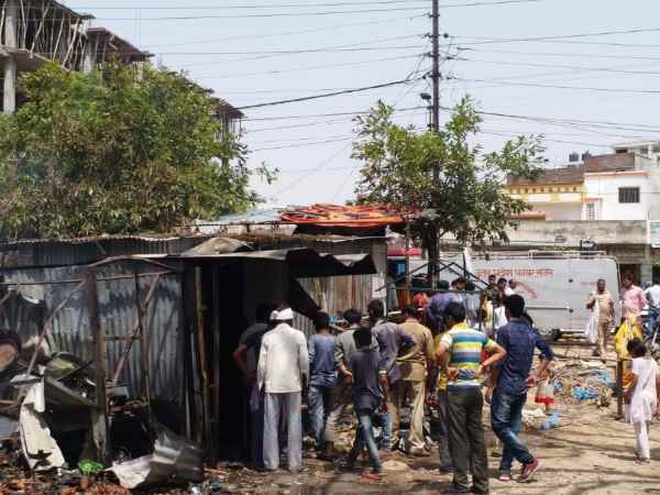 Fire in pile of garbage in Lucknow
