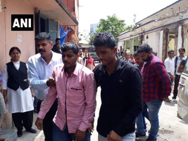 10 करोड़ से ज्यादा के सोने के बिस्किट के साथ 3 शख्स गिरफ्तार