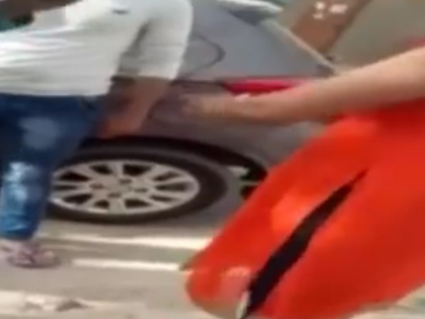 महिला तुरंत ले आई कट्टा, ऑटो ड्राइवर पर चला दी गोली