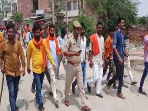 बजरंगदल ने सौंपी कई प्रतियां 