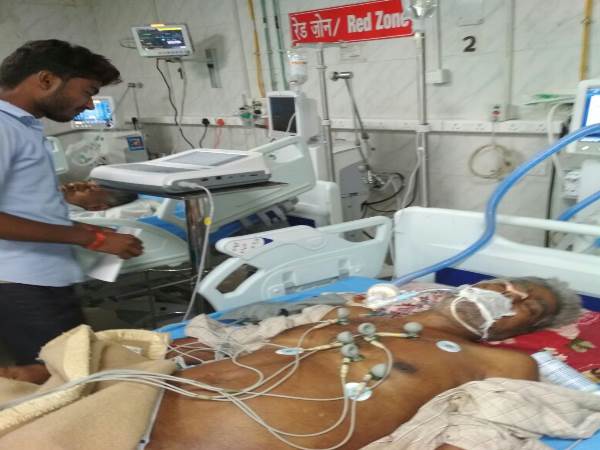 ड्यूटी के नाम पर नर्स-डॉक्टर फरमाते हैं आराम