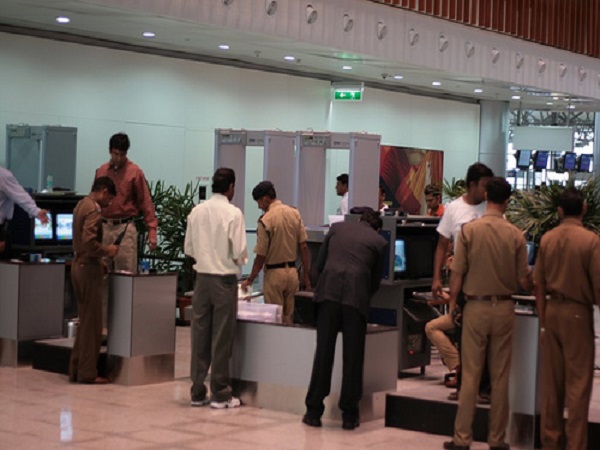 हैदराबाद हवाई अड्डे पर है बायोमेट्रिक्स एंट्री