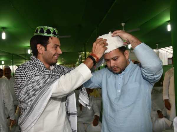 फेसबुक पर शेयर की तस्वीरें