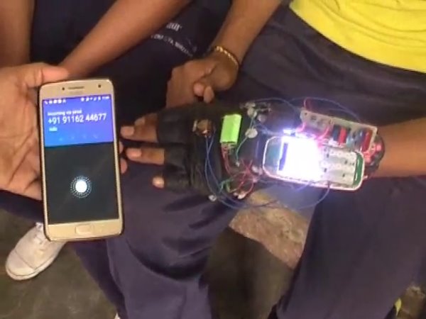 इन छात्रों ने इस तरह बनाया ग्लब्स