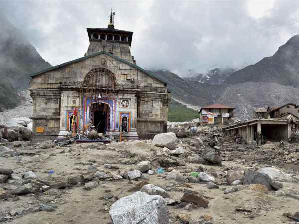 लैंडस्लाइड के मलबे के साथ आया पहला सैलाब
