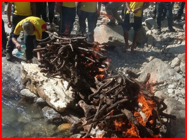 बरामद हुए नरकंकालों का किया गया अंतिम संस्कार