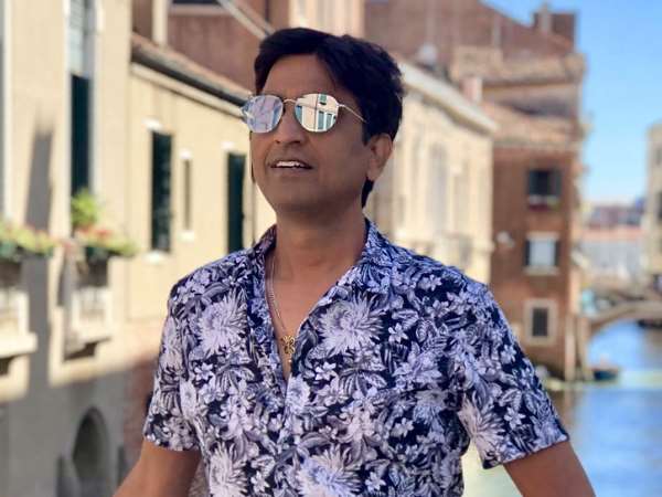 kumar vishwas attacks arvind kejriwal over army surgical strike video kumar vishwas attacks arvind kejriwal over army surgical strike video