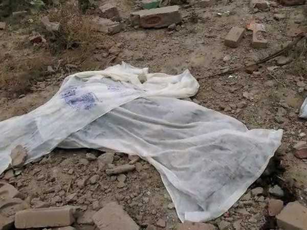 दूर तक बिखर गए शव के टुकड़े