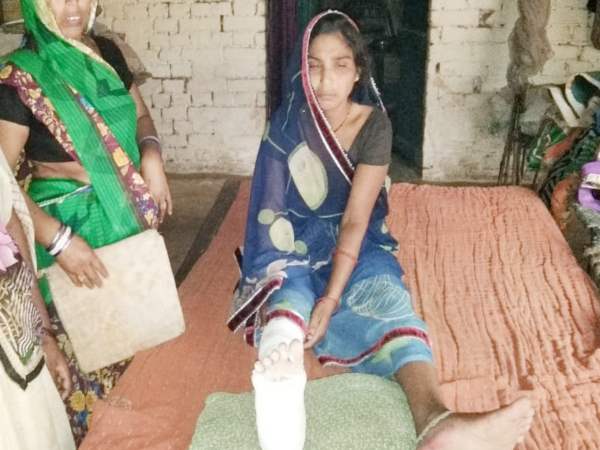 महिला भी हुई घायल 