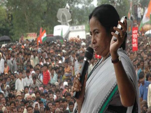 बीजेपी ने ममता बनर्जी को बताया है जिम्मेदार
