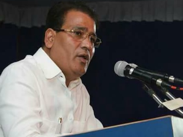 3 प्रदेश के प्रभारी को बेटे समेत निकाला 3 प्रदेश के प्रभारी को बेटे समेत निकाला