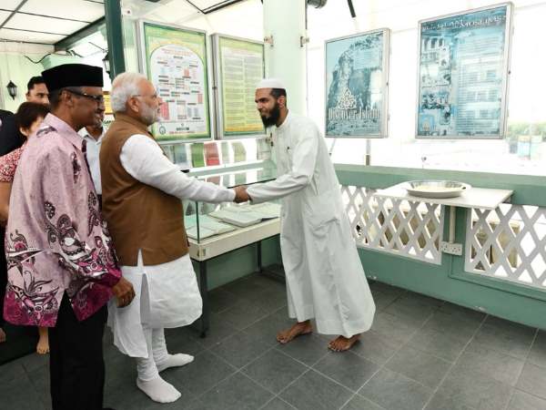 akhilesh yadav on narendra modi tour to muslim countries during ramzan
